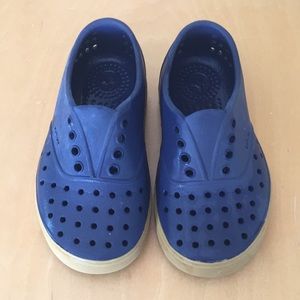 Blue Native sandals size 10 Little Kid